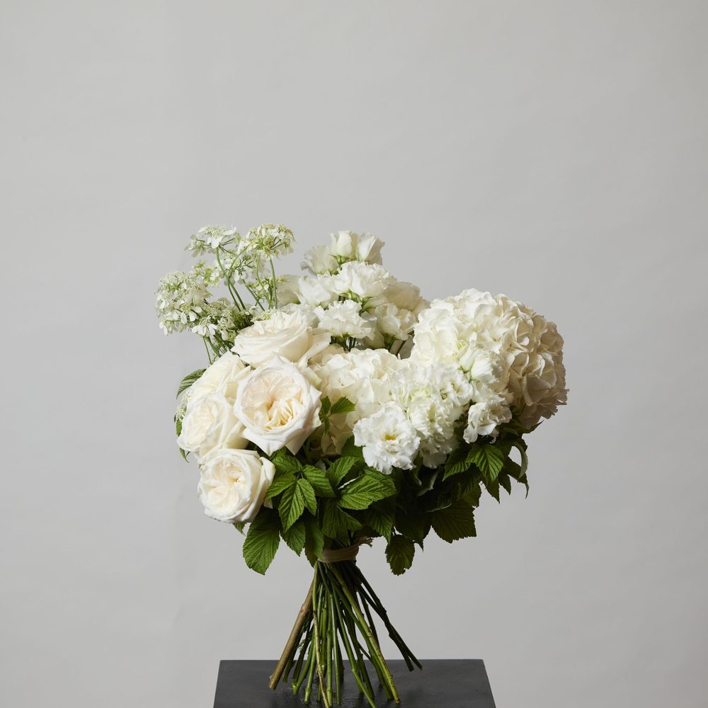 Photo non contractuelle –
Bouquet présenté en taille L Disponible en 3 tailles et sur-mesure