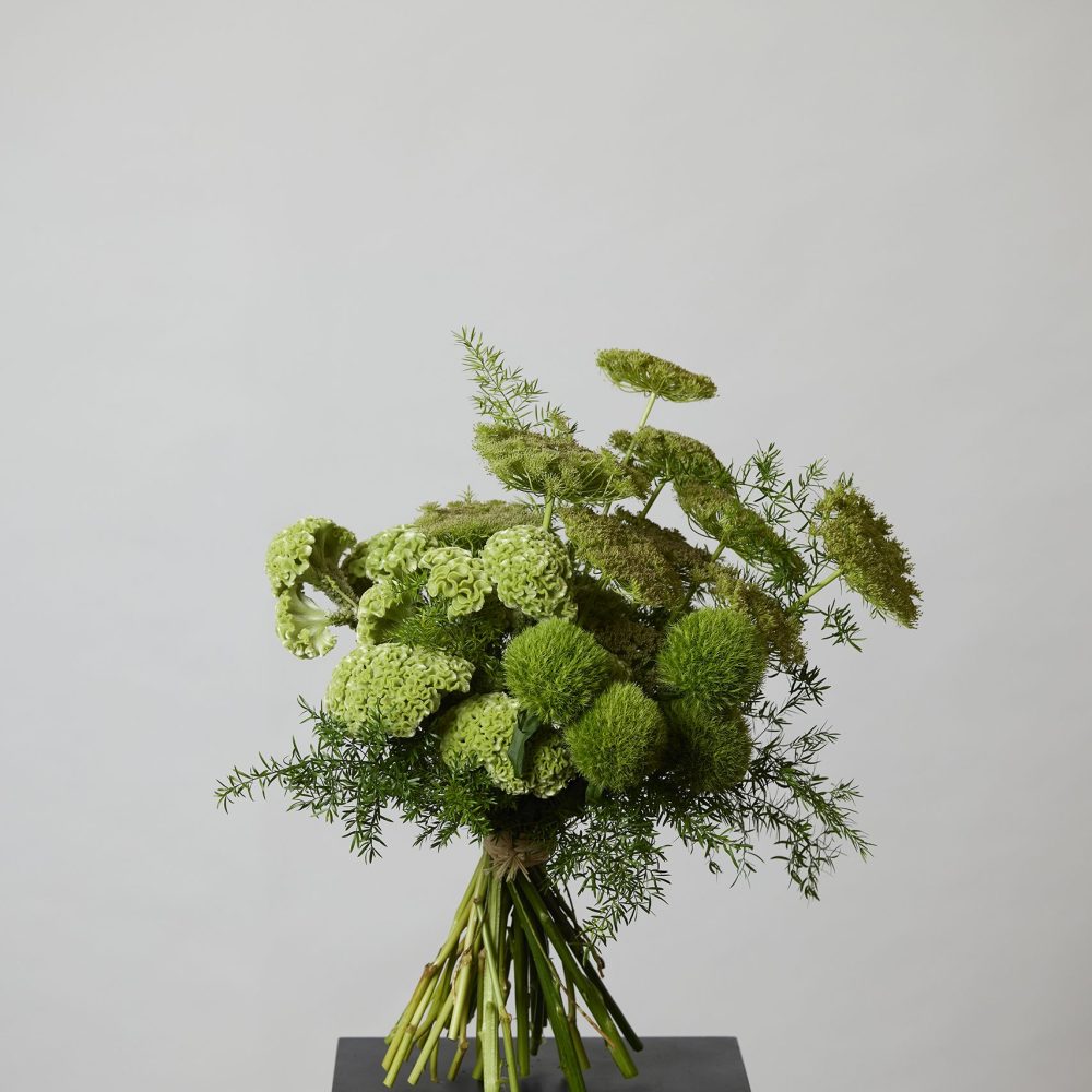 Photo non contractuelle –
Bouquet présenté en taille L Disponible en 3 tailles et sur-mesure