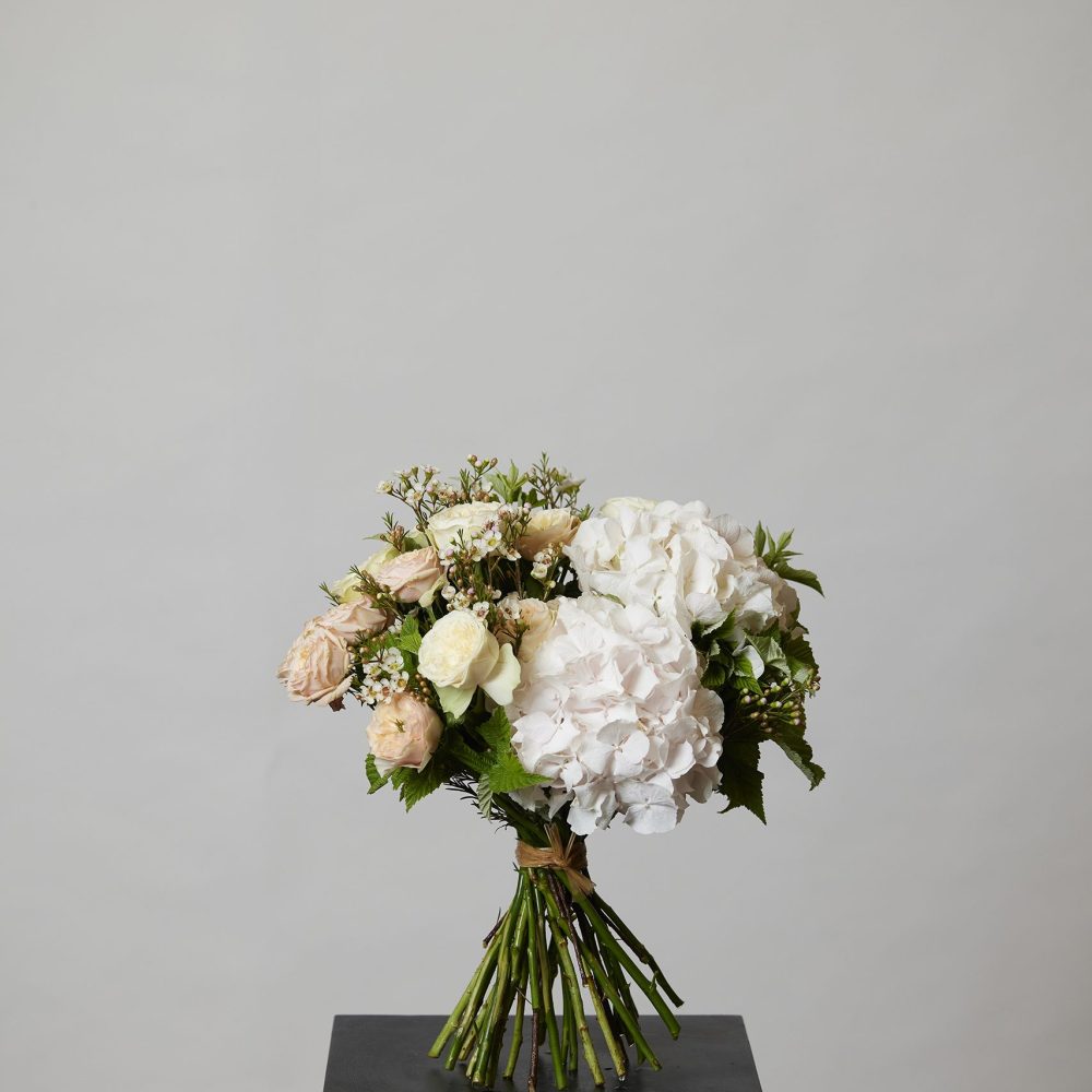 Photo non contractuelle –
Bouquet présenté en taille L Disponible en 3 tailles et sur-mesure