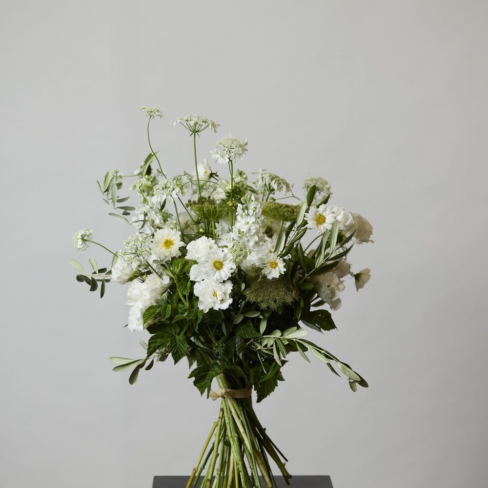 Photo non contractuelle –
Bouquet présenté en taille L Disponible en 3 tailles et sur-mesure