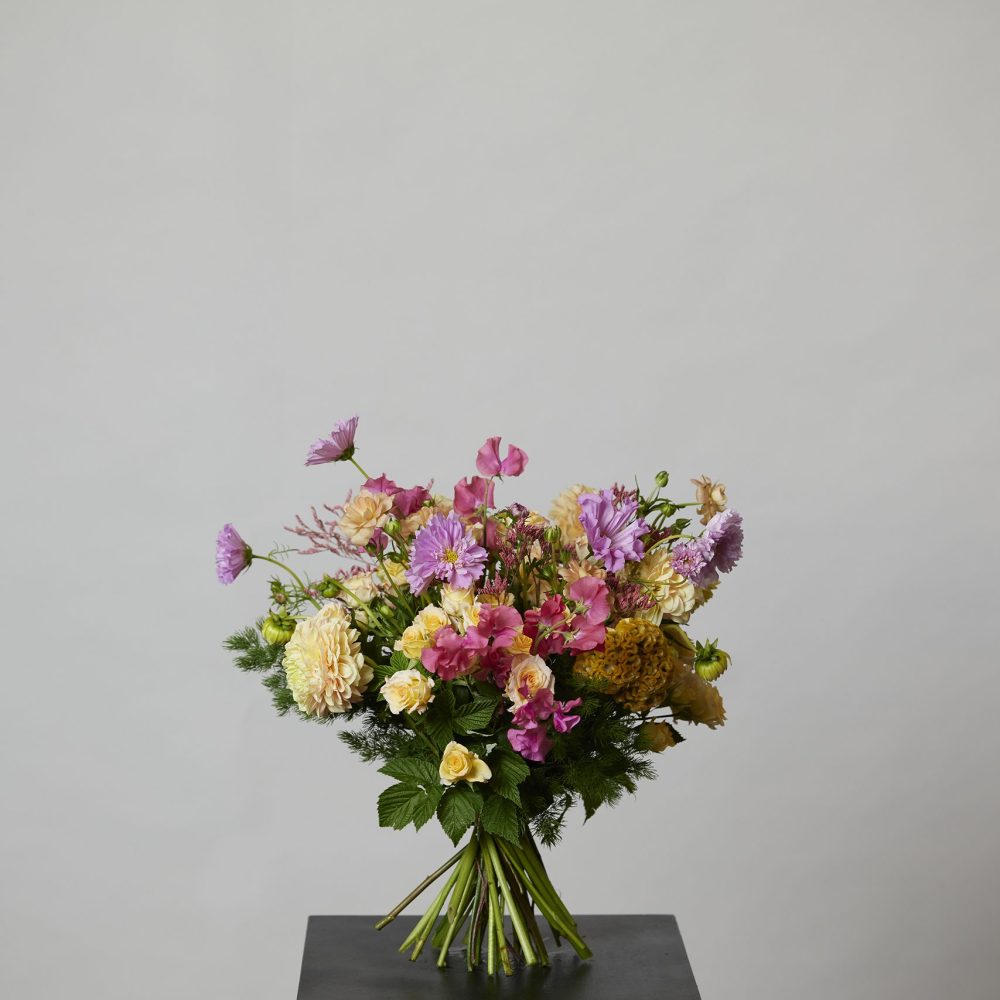 Photo non contractuelle –
Bouquet présenté en taille L Disponible en 3 tailles et sur-mesure