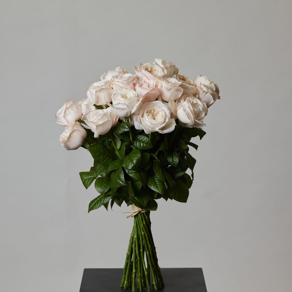Photo non contractuelle –
Bouquet présenté en taille L Disponible en 3 tailles et sur-mesure